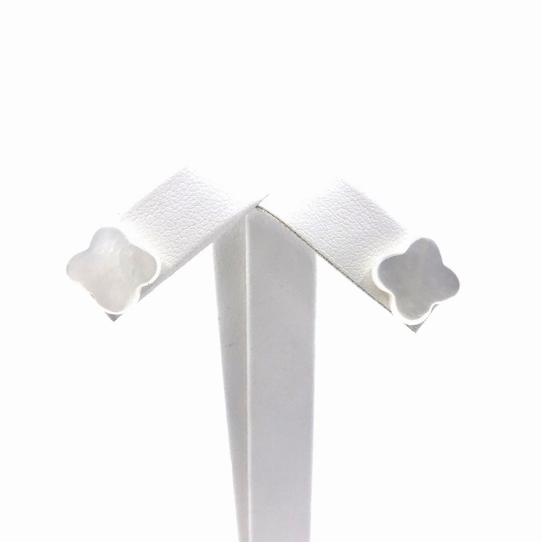 Exquisite Touch 14K Gold Mother of Pearl Flower Stud Earrings