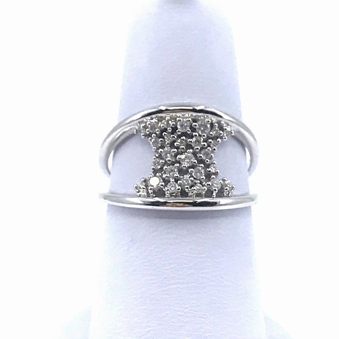 14K White Gold Ring Edgy Detail