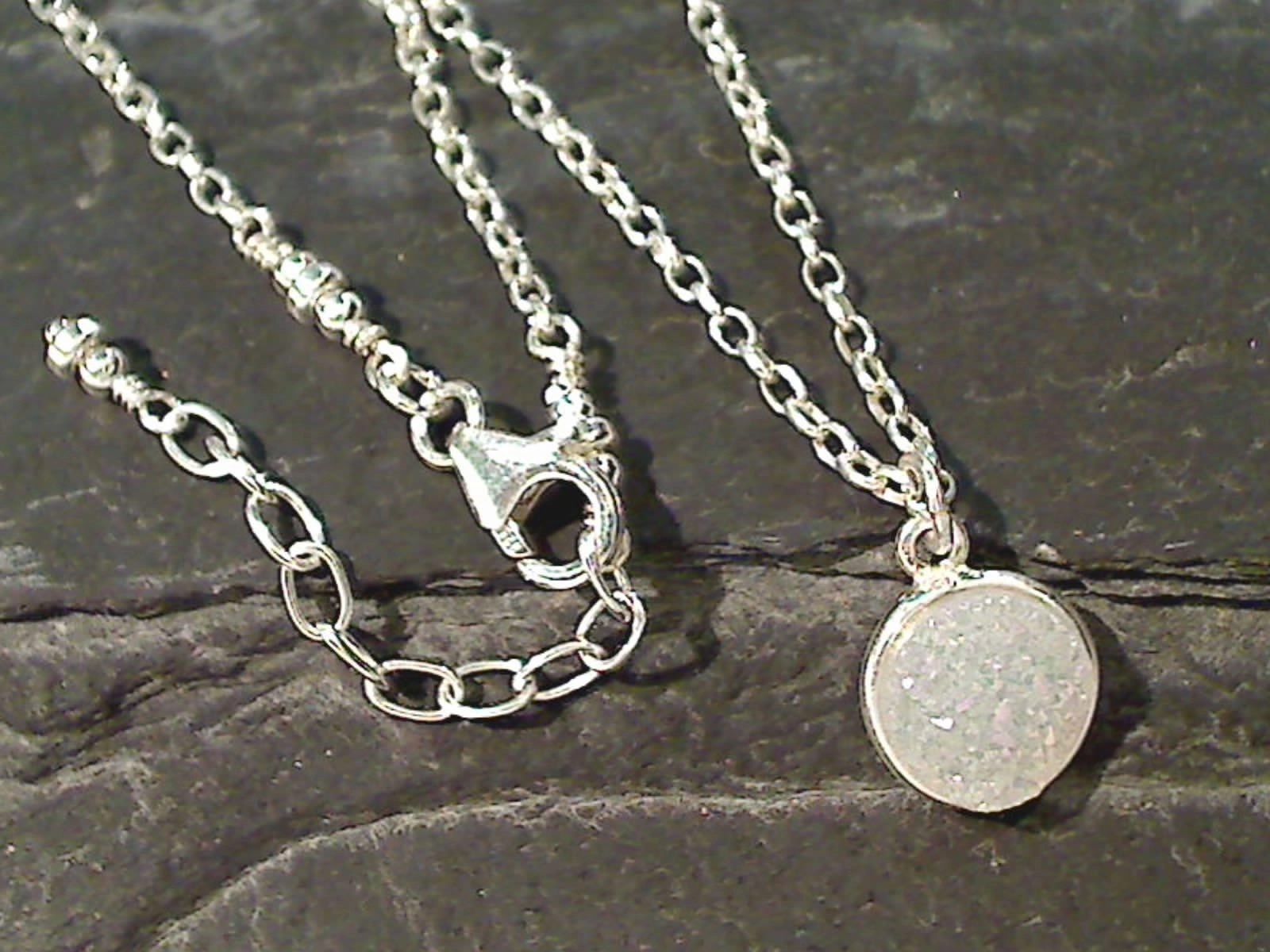 18" - 19" Druzy Quartz, Sterling Silver Necklace Graceful Contour Exquisite Stones