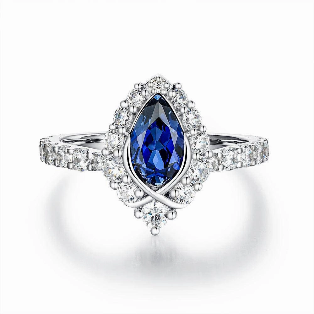 "ENDLESS BLUE" Pear Shaped Sapphire Ring Gift Box All Day Look