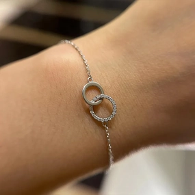 Common Variety Louily Moissanite M?biusband Bracelet