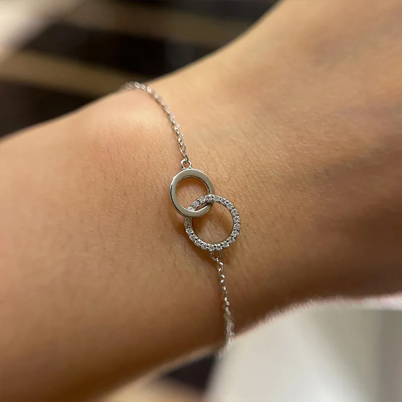 Common Variety Louily Moissanite M?biusband Bracelet