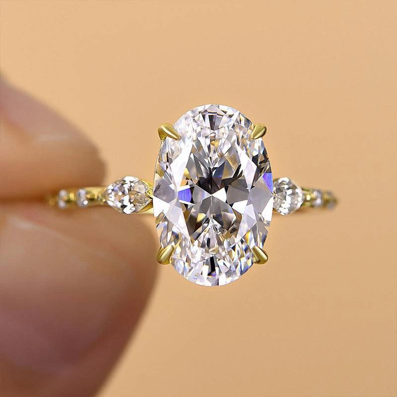 Louily Exquisite Yellow Gold Oval Cut Engagement Ring refined design
