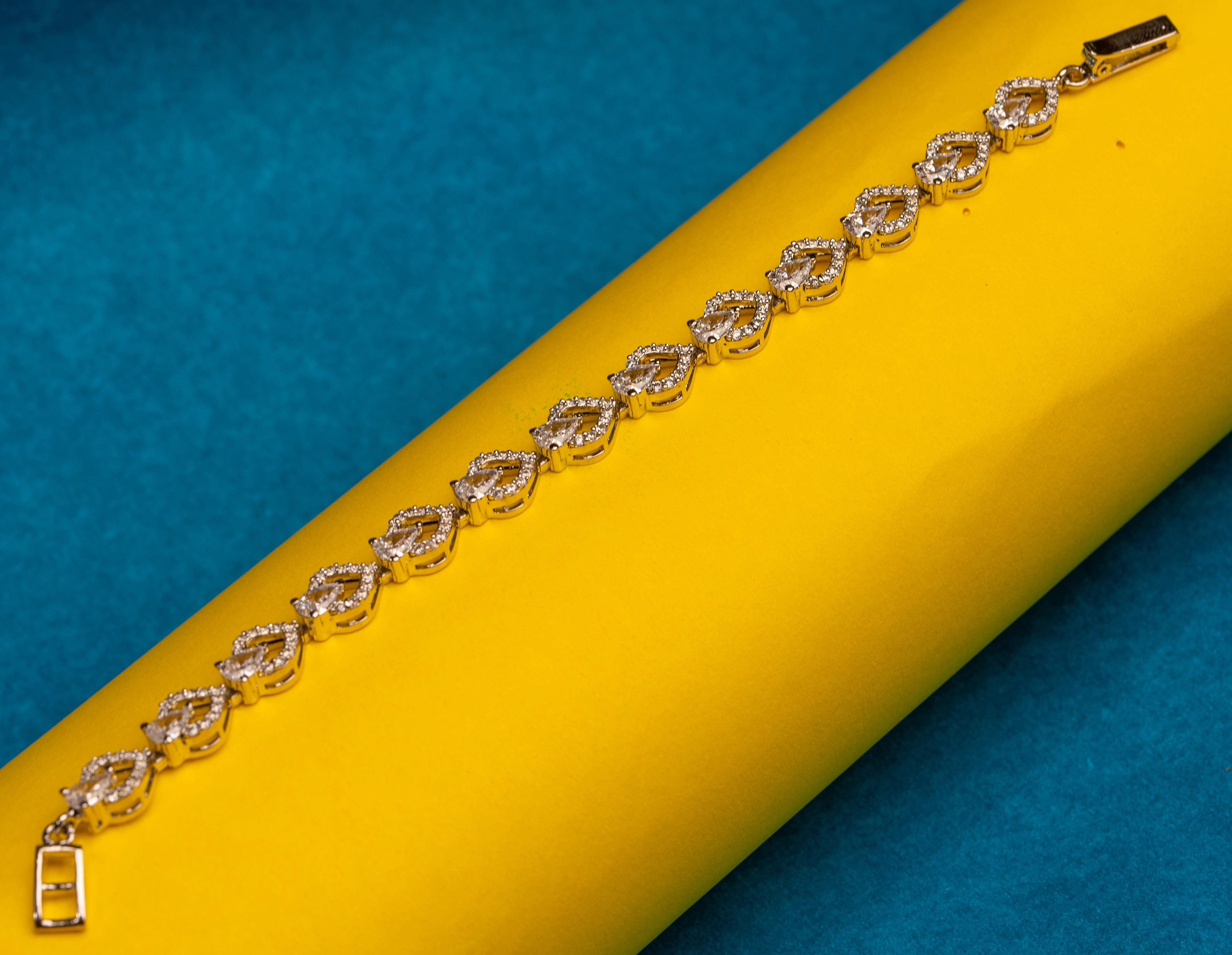 Chic pear wristlet Wedding Essentials Nonpareil Accent