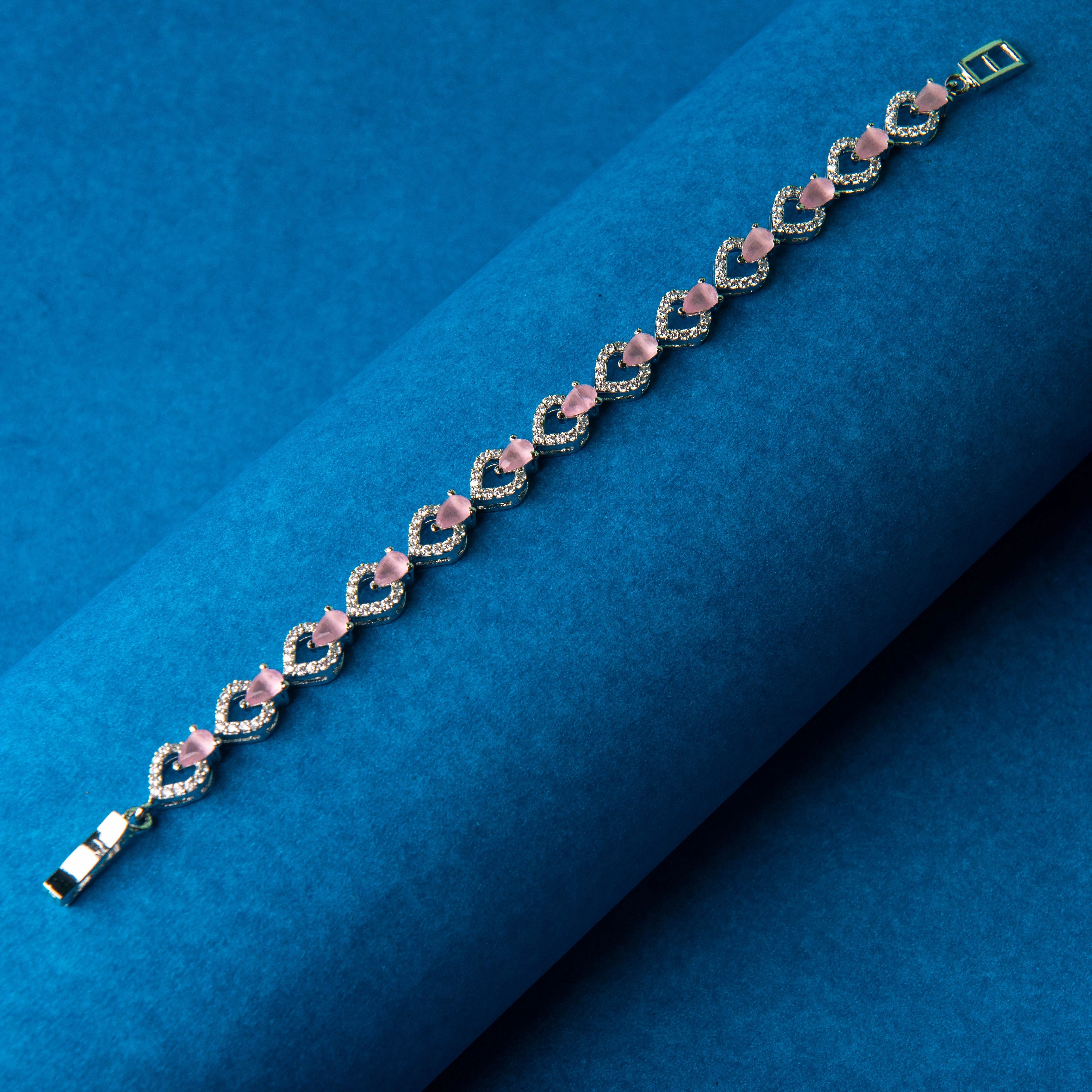 Chic pear wristlet Infinite Elegance