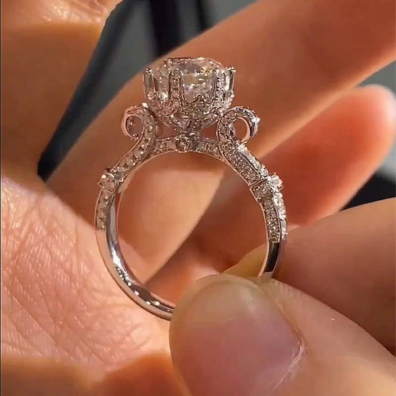 Fashionable Design Moissanite 2.0 Carat Engagement Ring Promise Ring For Women