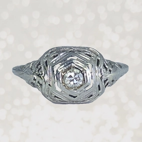 Gloss Touch 1920s Art Deco Diamond Engagement Ring in a 18K White Gold Filigree Setting. Estate Jewelry.