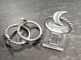 Gleaming Form Size 8 Sterling Silver Crescent Moon Ring