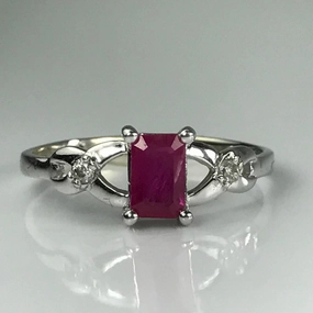 Stylish Outfit Vintage Ruby Diamond Ring in 14K White Gold. July Birthstone. 15th Anniversary Gift. Estate Jewelry.