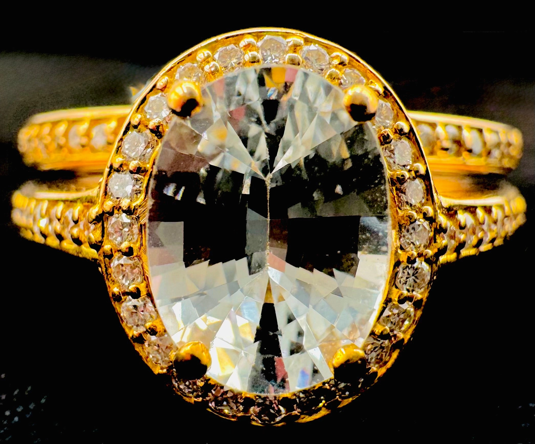 Gleaming Touch 18k Yellow Gold White Sapphire/Diamond Ring