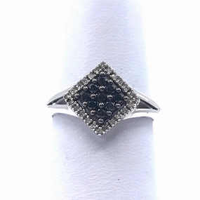 14K White Gold Ring Elegant Beauty