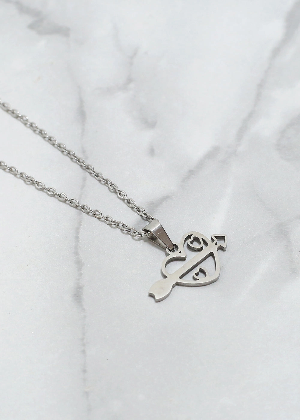 Heart & Arrow Necklace Chic piece