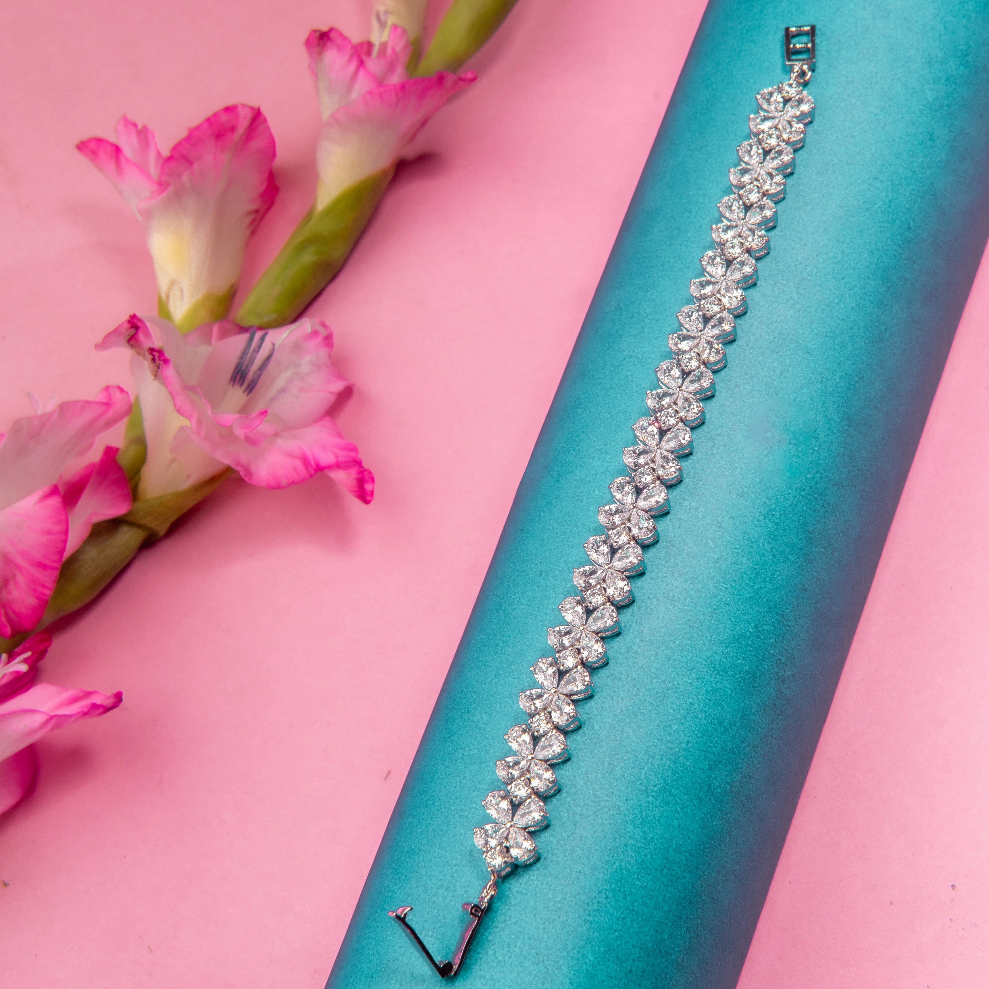 Floro bloom bracelet Universal Selection Perpetual Fashion