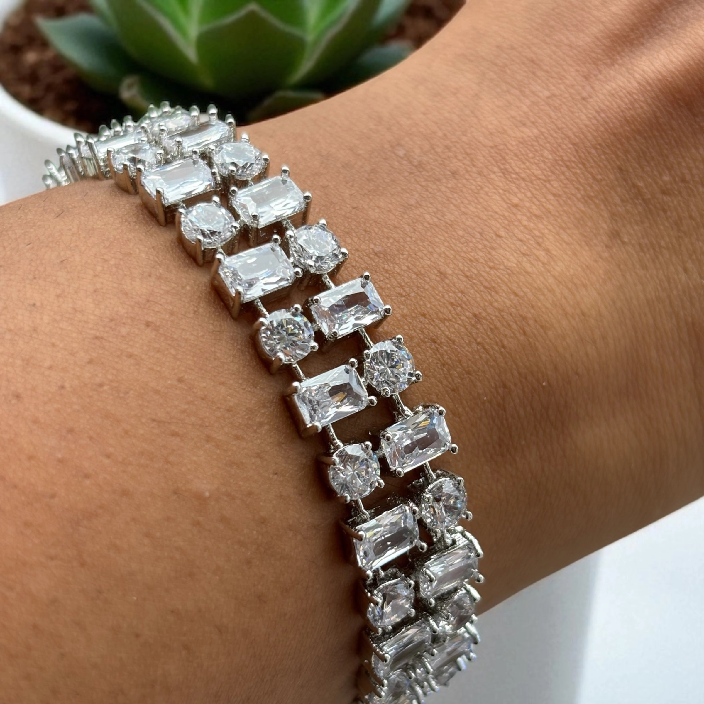 Luxe tennis bracelet Fast shipping Old-School Cool
