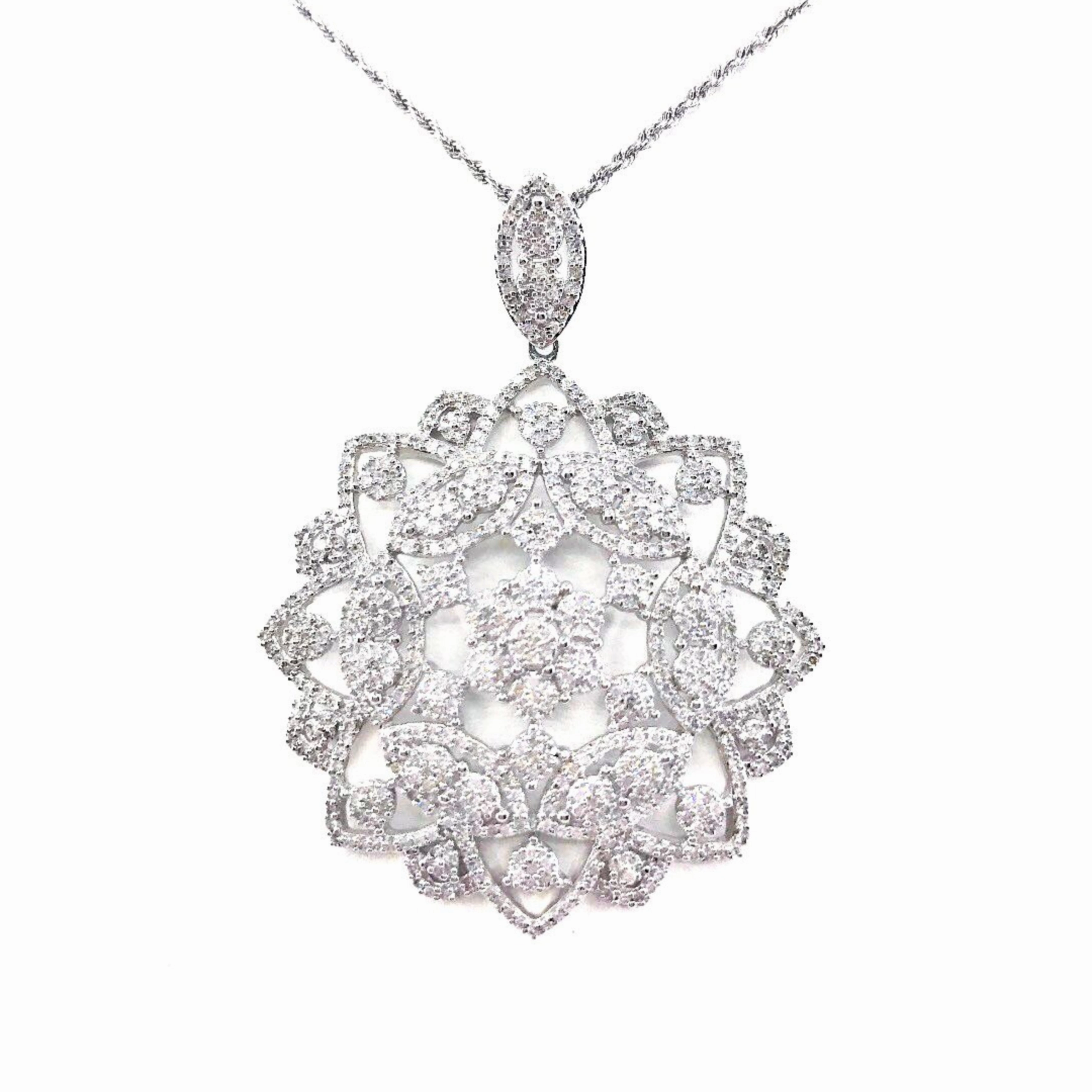 14K Gold Flower Pendant Necklace Evening Style High-End Quality