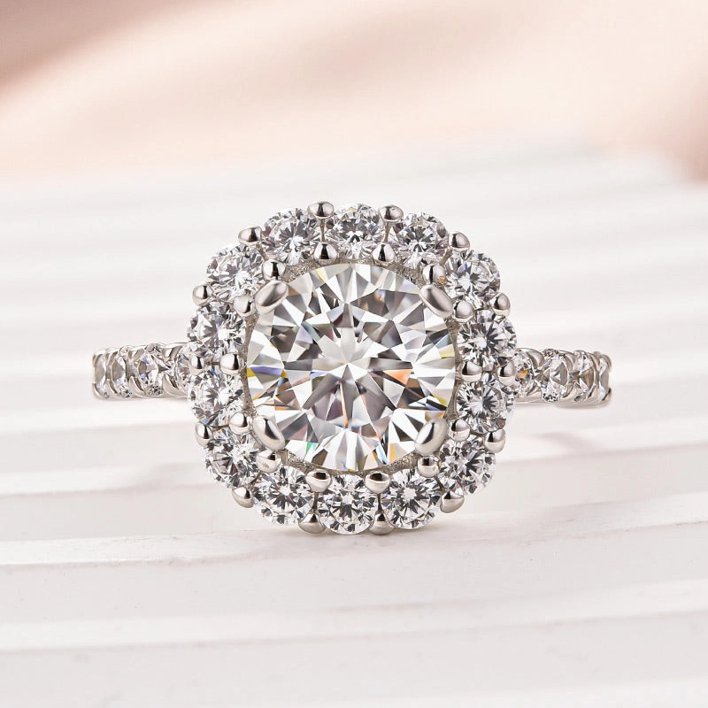 Vintage Embellishment Weekend Style Louily Classic Moissanite 2.0 Carat Halo Round Cut Promise Ring