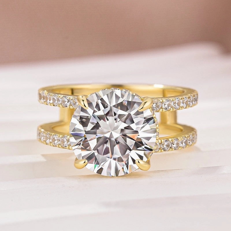 Clean Sparkle Moissanite Split Shank Design 4.0Ct Round Cut Yellow Gold Engagement Ring