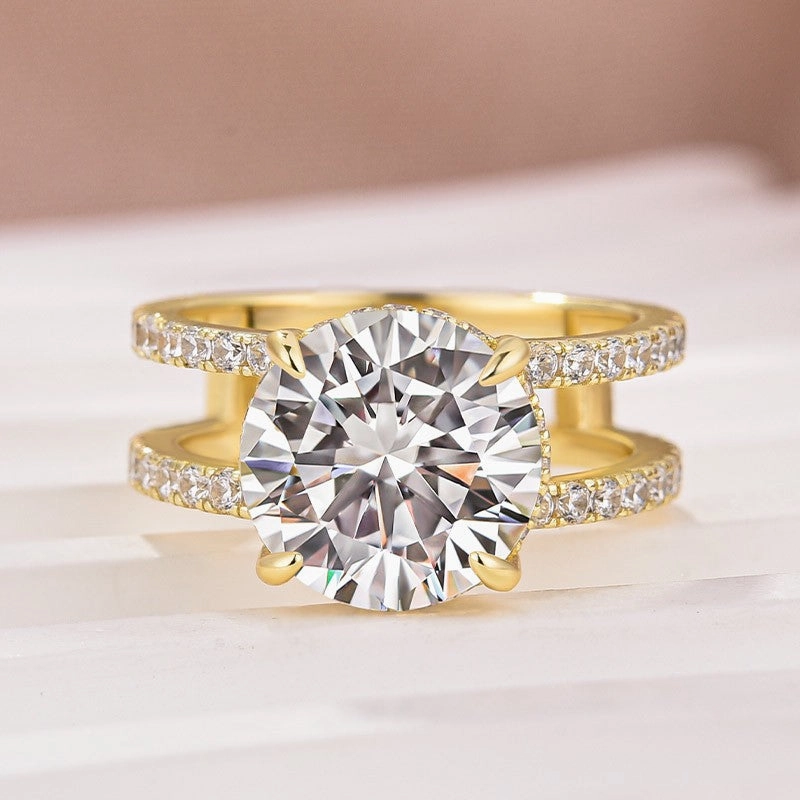 Crisp Look Superior Gift Moissanite Split Shank Design 4.0Ct Round Cut Yellow Gold Engagement Ring