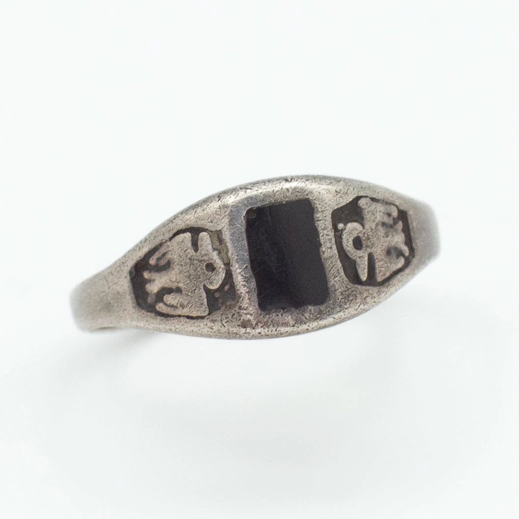 Navajo Handmade Sterling Silver Ring (Hallmark Unknown) (Size 9) Handcrafted Work Glamorous Detail