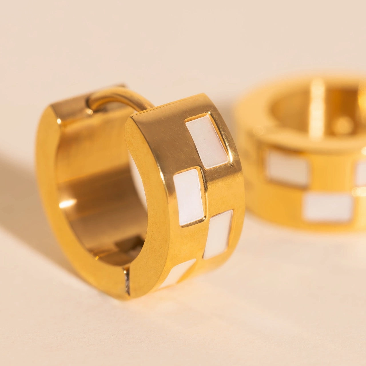 Glow Layer Pearl Shell Checkered Super Chunky Huggie Hoop Earrings