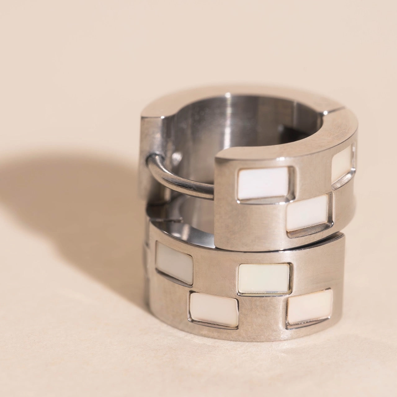 Refined Flow Unique Style Pearl Shell Checkered Super Chunky Huggie Hoop Earrings