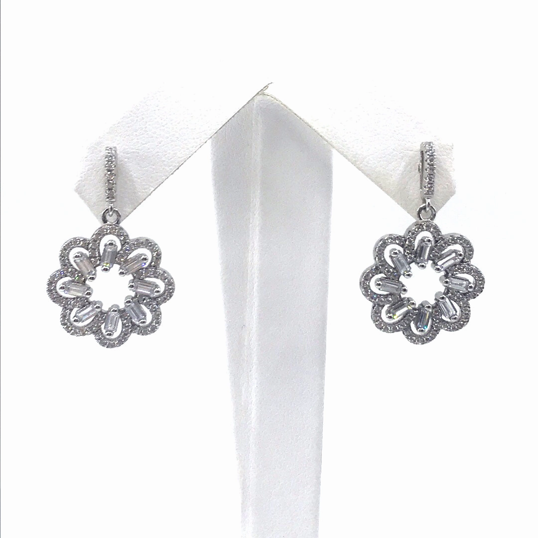 Exclusive Charm Sleek Style Sterling Silver Flower Earrings