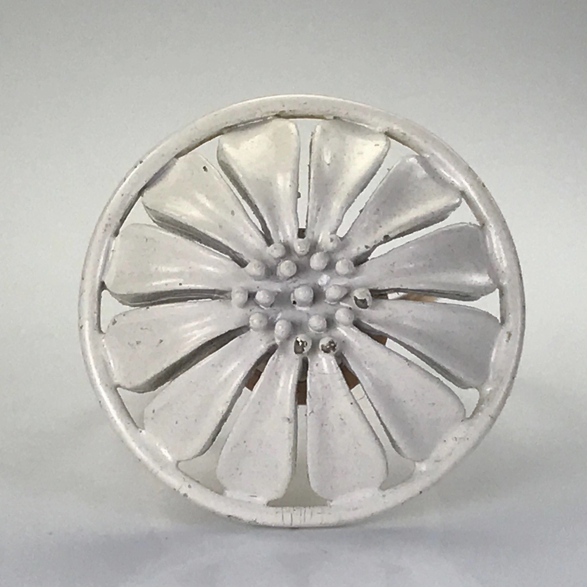 Refined Elegance Upcycled Enamel Flower Ring. Vintage White Flower Ring. Recycled Daisy Ring