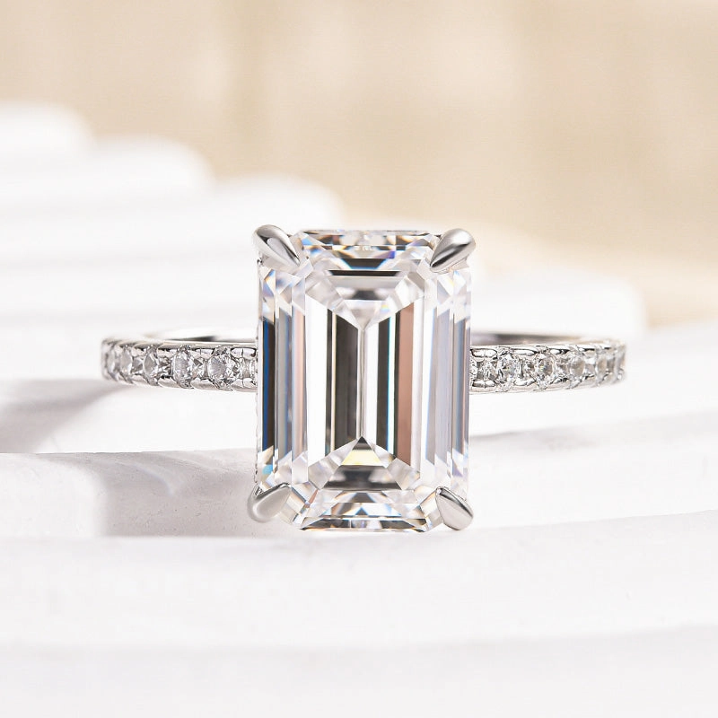 Vintage Accessory Modern Memento Louily Moissanite 3.5 Carat Emerald Cut Engagement Ring