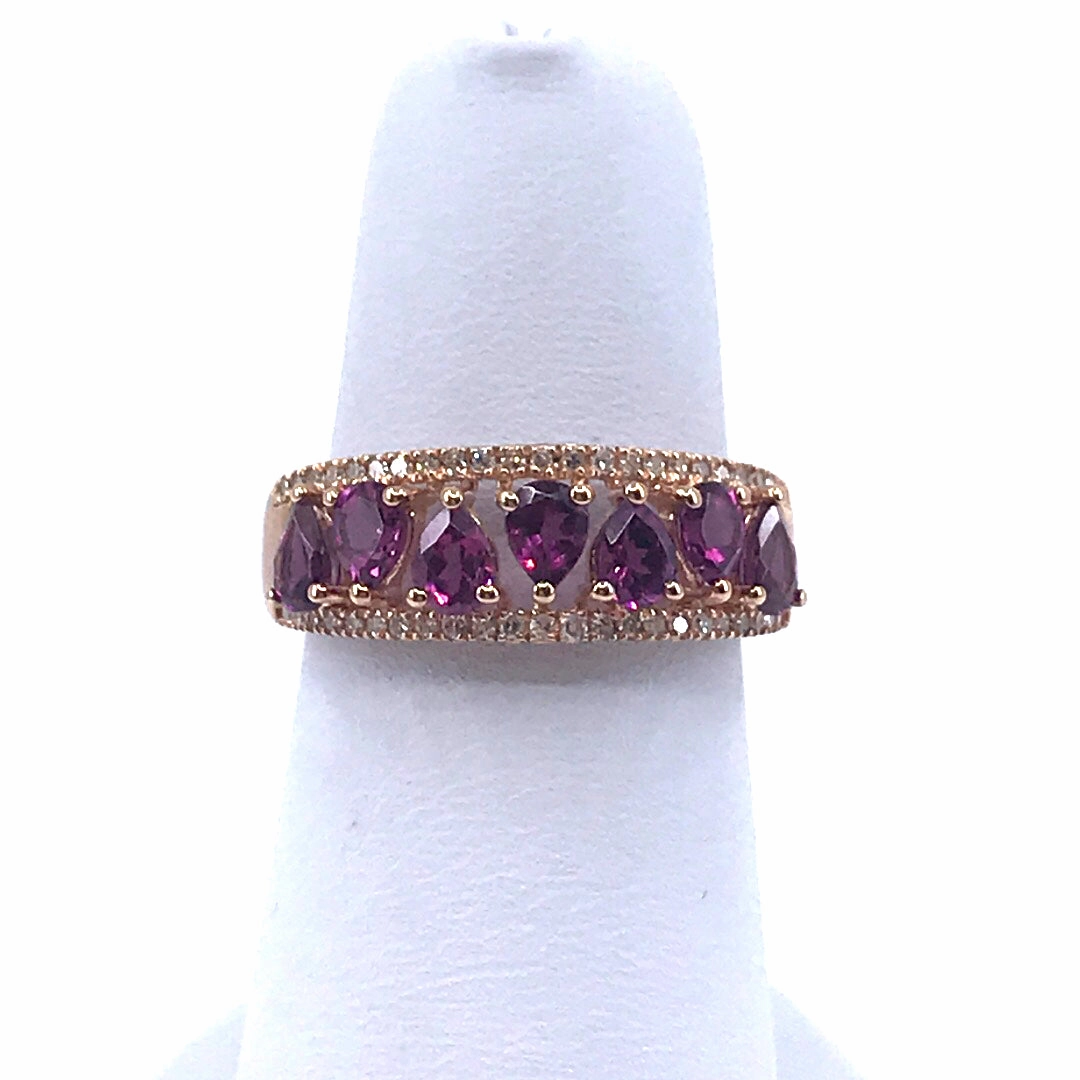 Rose Gold Garnet Ring Fashion Detail Classic Detailing