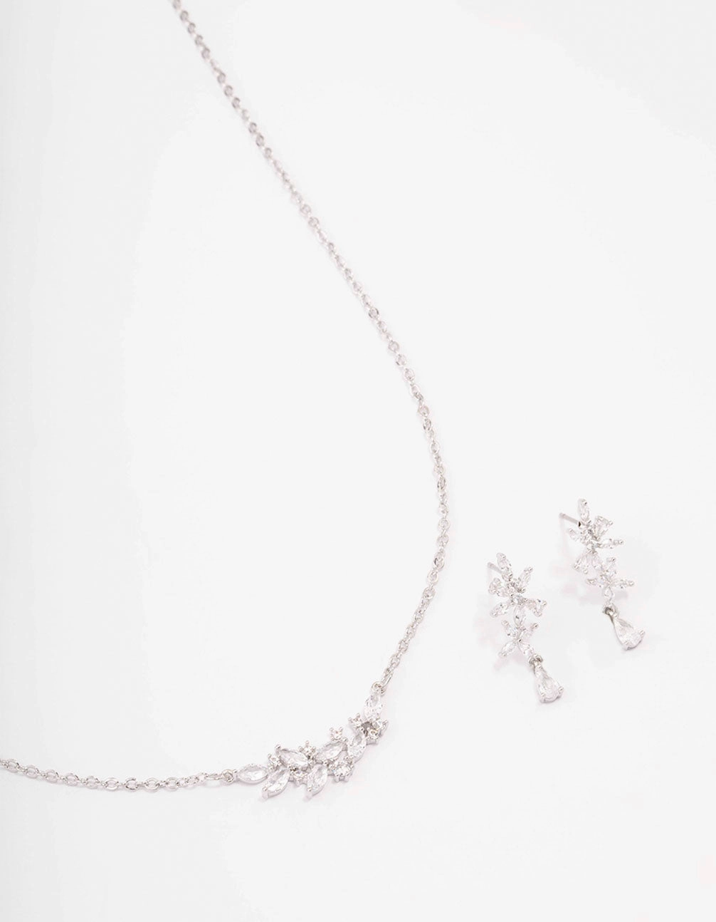 Vibrant Appeal Elegant accessories Silver Dainty Sparkle Flower Necklace & Earring Set