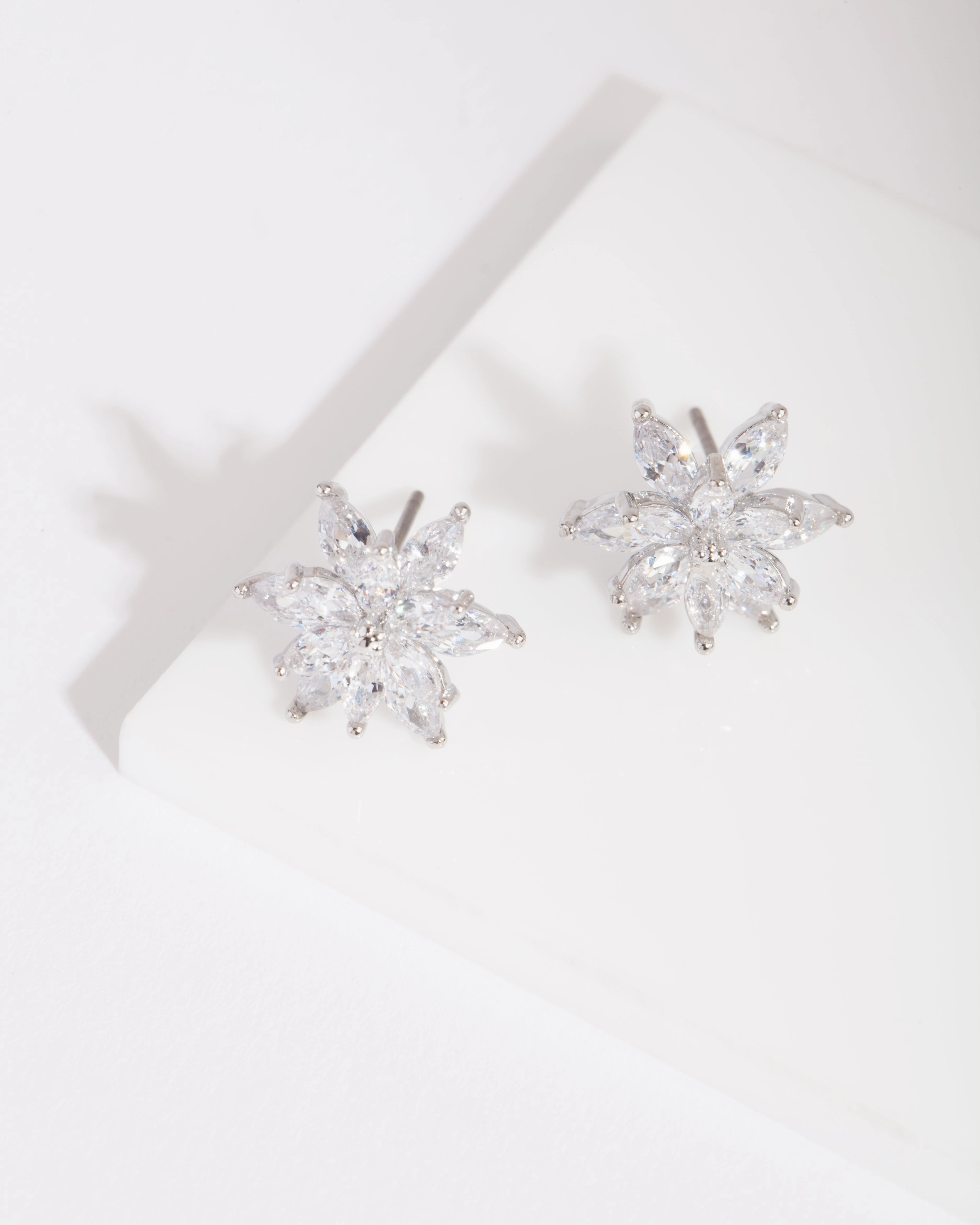 Stylish Glow Silver Diamond Simulant Elegant Flower Stud Earring