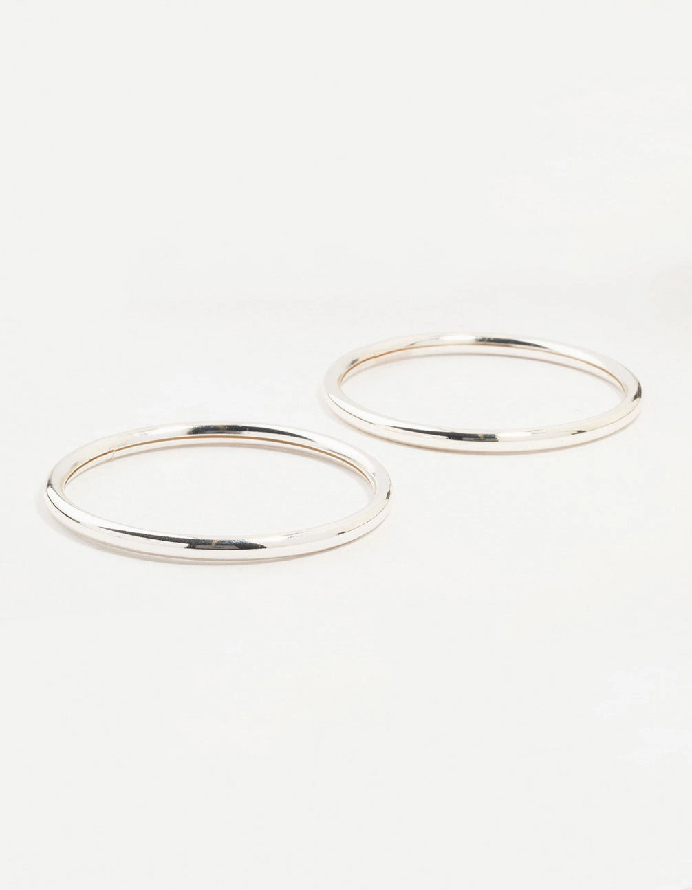 Cross-Cultural Composites Silver Smooth Bangles 2-Pack