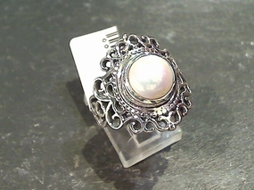 Size 6 Pearl, Sterling Silver Ring Date Look