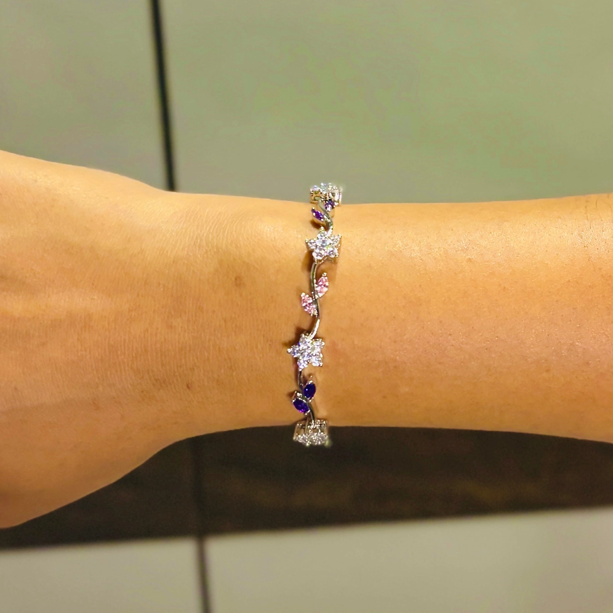 Starlight garden tennis bracelet Limitless Detail