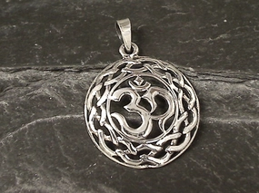 Stunning Piece Delicate Craft Sterling Silver Om Symbol With Celtic Border Pendant