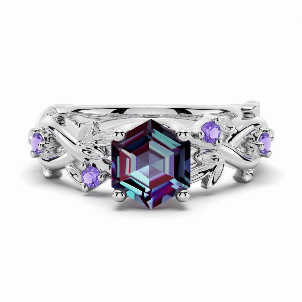 Chic Silhouette Cute Accent 2 CT Vintage Hexagon Cut Alexandrite Engagement Ring With Amethyst