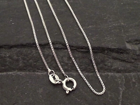 Luxury Mood 18" Thin Gauge .9mm Box Chain - Sterling Silver