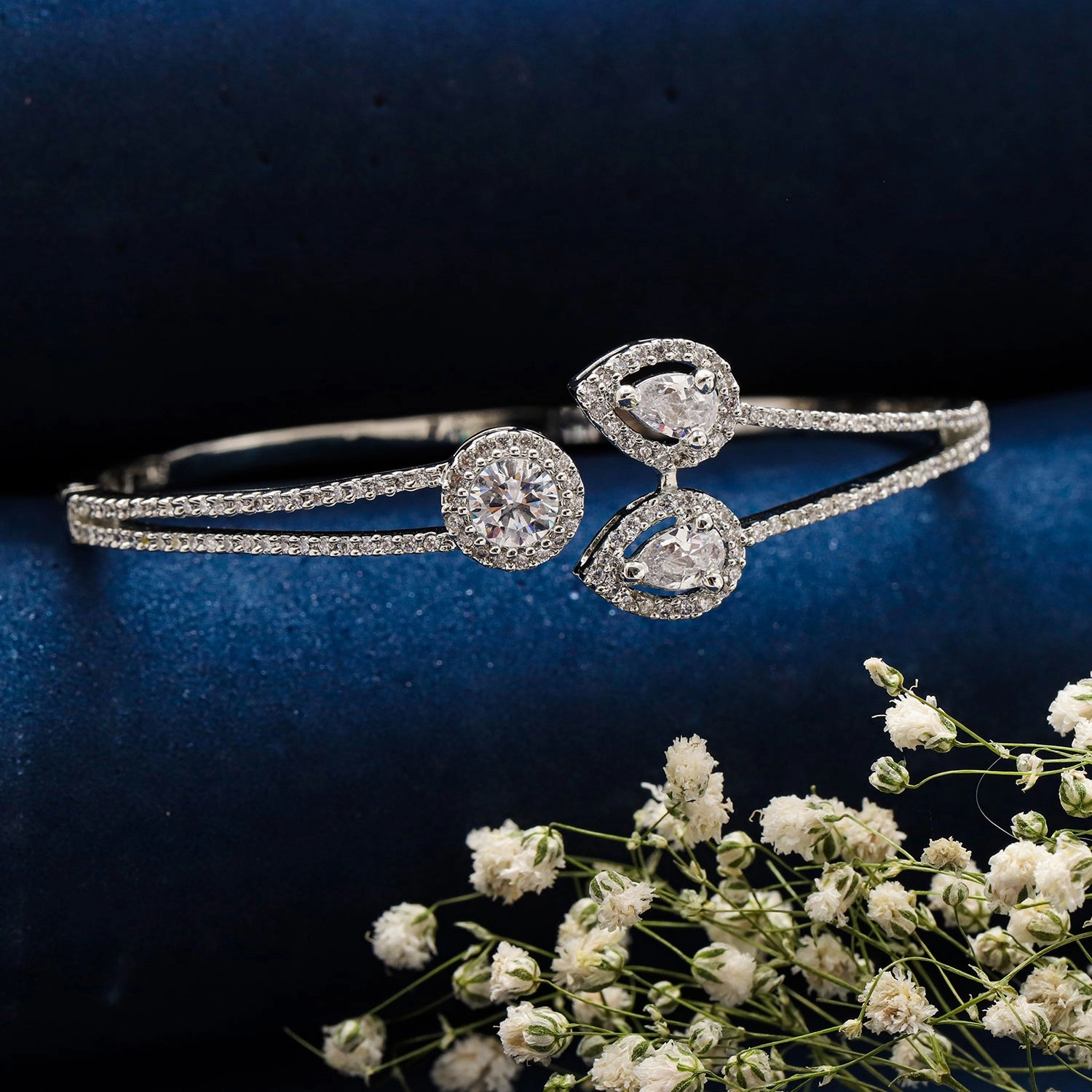 Classy western zircon bracelet Communal Symbol