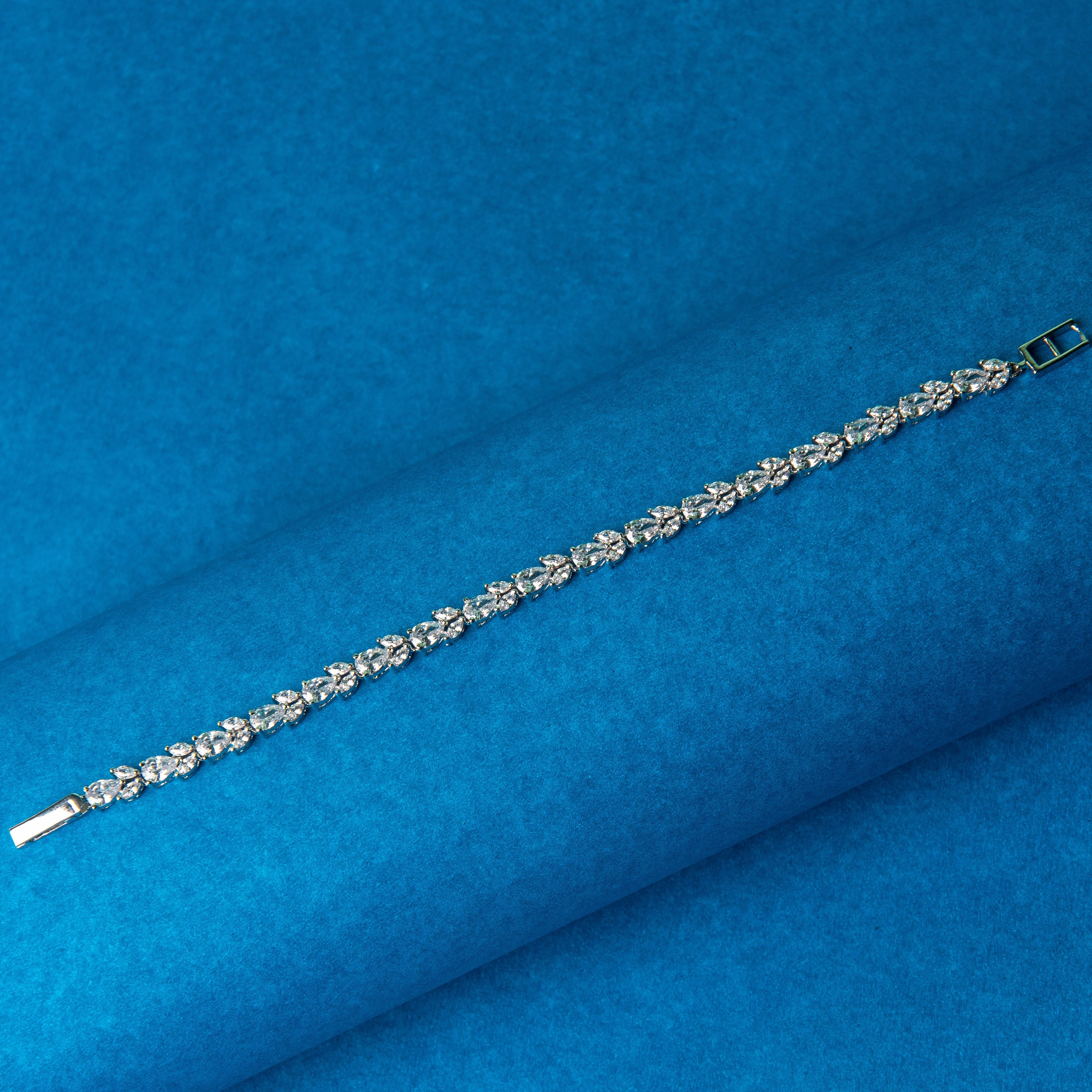 Dominant Accent Timeless pear flex bracelet