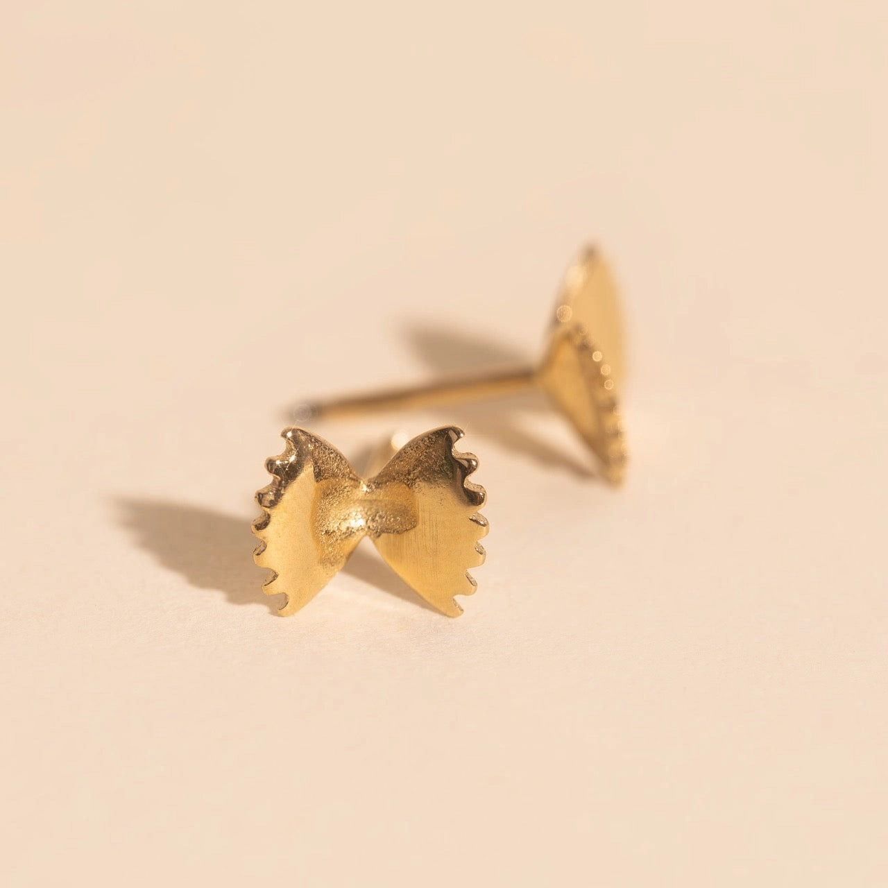 Flat Frame Bowtie Stud Earrings