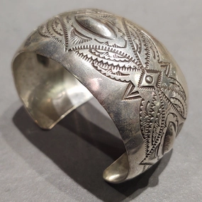 Vince Platero Navajo Sterling Silver Bracelet - Handmade Native American Sparkling Touch Chic piece