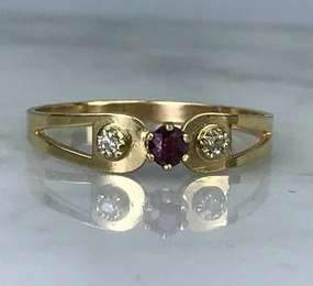Vintage Ruby Diamond Ring in 10K Yellow Gold. July Birthstone. 15th Anniversary. Estate Jewelry Sleek Detailing Stylish Accent
