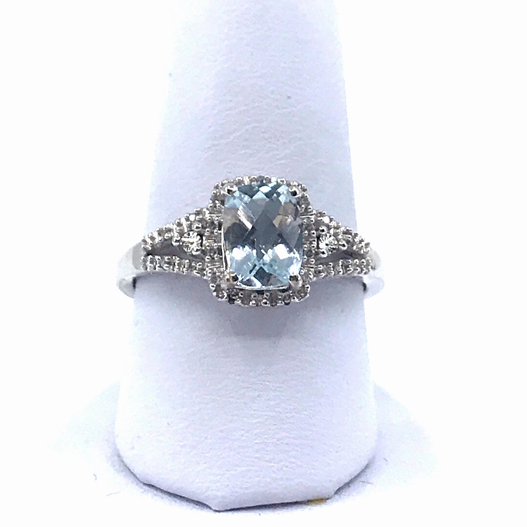 Elegant Gifts White Gold Aquamarine Ring